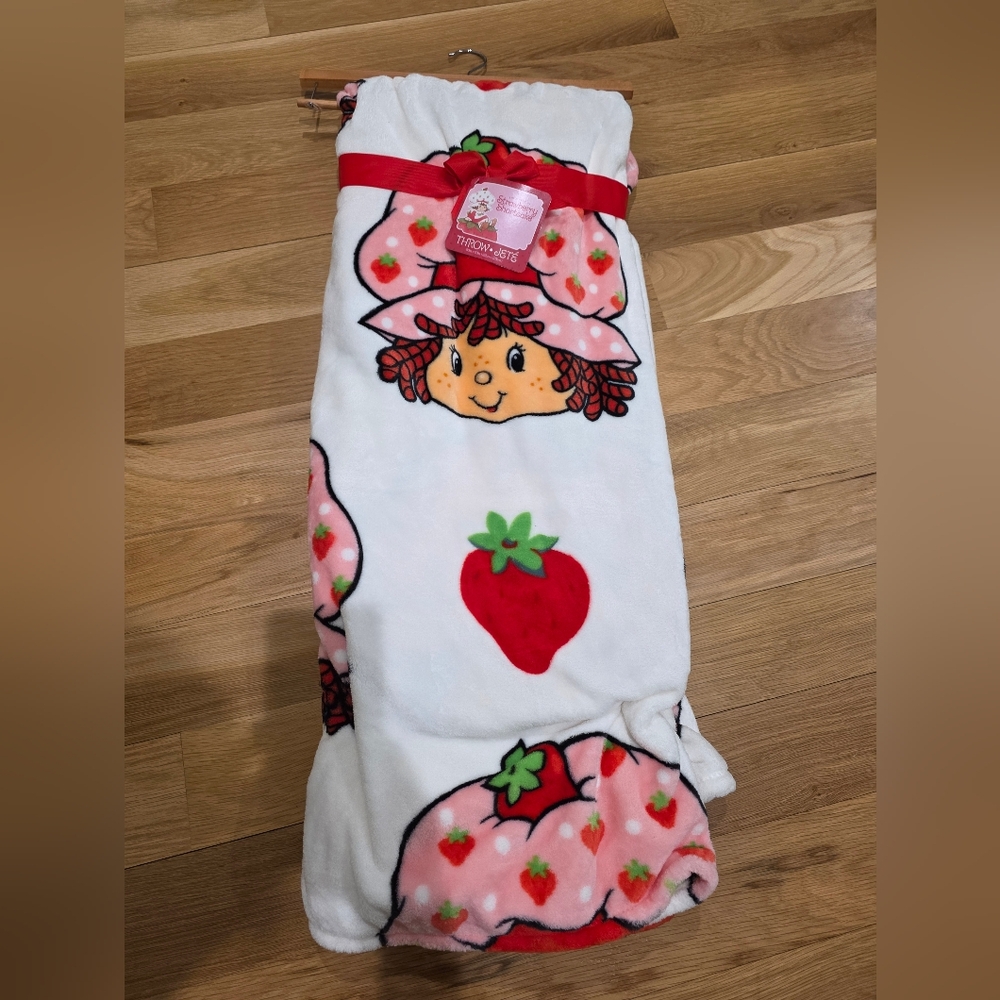 Strawberry Shortcake Plush Blanket-NWT